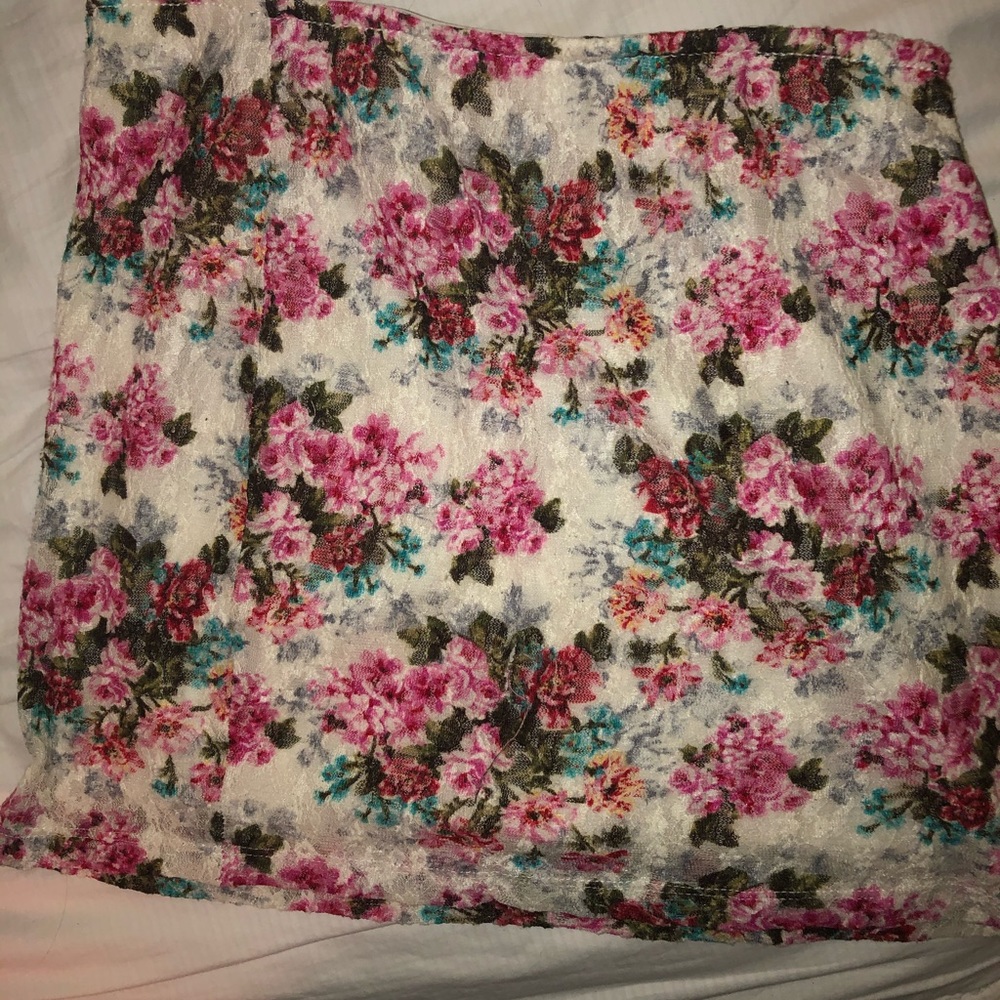 Flowered lace skirt